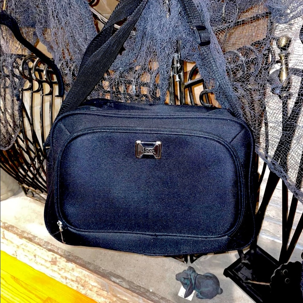 Jeep shoulder carry-all bag